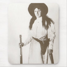 Portrait 1910 de photo d'une cow-girl tenant un fu tapis de souris