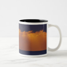 Première lumière au-dessus de mer de Tasman, Austr Tasse