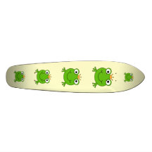 Prince de grenouille. Grenouille de sourire avec u Planche À Roulette