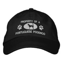 Propriété d'un chapeau brodé par Podengo portugais