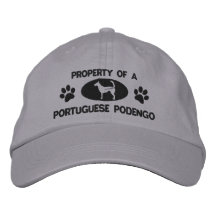 Propriété d'un chapeau brodé par Podengo portugais