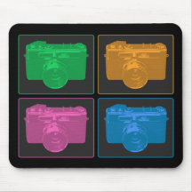 Quatre rétros appareils-photo colorés tapis de souris