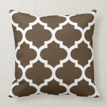Quatrefoil Pillow in Carafe Brown