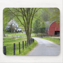 Red barn and farm house near Berlin, Ohio. Mouse Pads