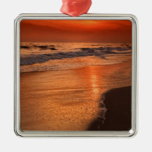 Réflexions de coucher du soleil outre des nuages e décoration pour sapin de noël