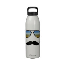 Rétros lunettes de soleil drôles avec la moustache bouteille