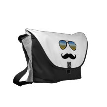 Rétros lunettes de soleil drôles avec la moustache sacoches