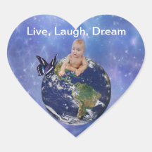 Rêve du monde d'un bébé mignon adhésif