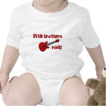 Roche de petits frères !   avec la guitare body pour bébé