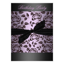 Rose noir/pourpre et invitation d'anniversaire d'a