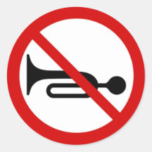 Round sticker with horn prohibited sign.