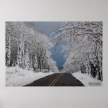 Route de campagne dans la neige affiche