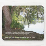 Salmos 1:1-3 con Rio y Arbol Horizontal Mouse Pad