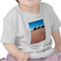 Sand dunes at Yei-be-chai formations, Monument Val Tshirts