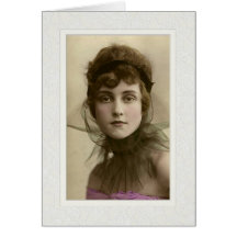 Sembler intense de beauté victorienne prenant le d carte de vœux