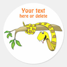Serpent mignon de jaune de bande dessinée dans un  autocollant