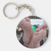 SES PIEDS PORTE-CLEFS