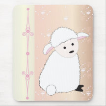 Sheepy sur le rose tapis de souris