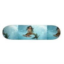 Sirène avec la planche à roulettes de tortue de me