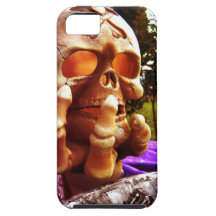 Skull Holding iPhone 5 Case