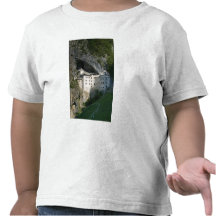 SLOVENIA, RANJSKA, Predjama Castle: 16th Tee Shirt