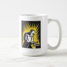 Soudure de travailleur en métal de soudeuse rétro tasse à café