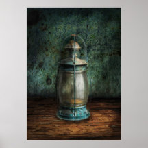 Steampunk - une vieille lanterne affiches