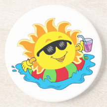 Sun heureux dans la piscine dessous de verre