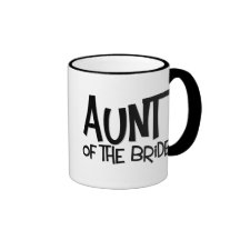Tante de hippie de la jeune mariée tasse à café
