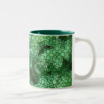 Tasse à deux tons de mosaïque verte