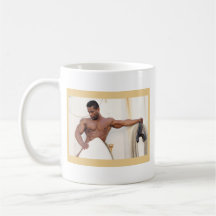 Tasse, Anthony Marmon regardant vers le bas