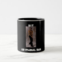 Tasse de café indigène chaude d'hommes