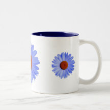 tasse de marguerite bleue