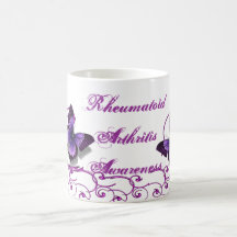 Tasse de papillon de conscience de rhumatisme arti