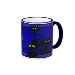 Tasse de trois chats noirs