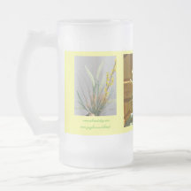 Tasse en verre givré de bouquet de forsythia