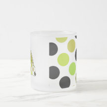 Tasse fraîche d'arc-en-ciel de point de polka