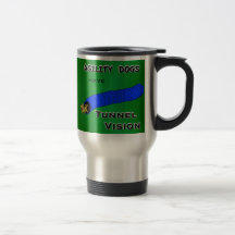 Tasse isolée par agilité de chien