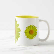 tasse jaune de marguerite