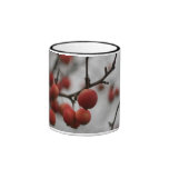 Tasse rouge de baies
