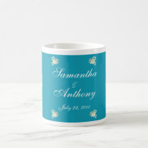 Tasse sauvage de roses blancs
