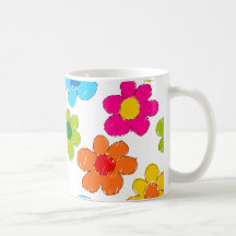 Tasse tirée par la main de fleurs
