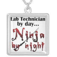 Technicien de laboratoire Ninja Collier