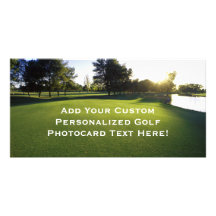 Terrain de golf vert à l'aube modèle pour photocarte