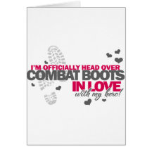 Tête au-dessus des bottes de combat carte