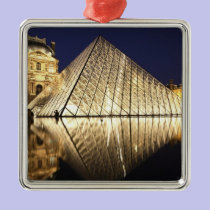 The night view of the glass Pyramid of Musee du ornaments
