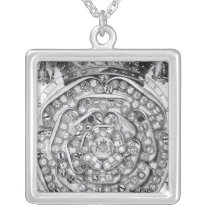 The Union of the Roses of the Families necklaces