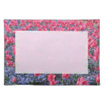 Tulipes roses de ressort et fleurs pourpres set de table
