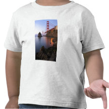 USA, California, San Francisco. Golden Gate T-shirt