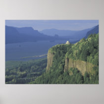 USA, Oregon, Columbia River Gorge NSA. View of